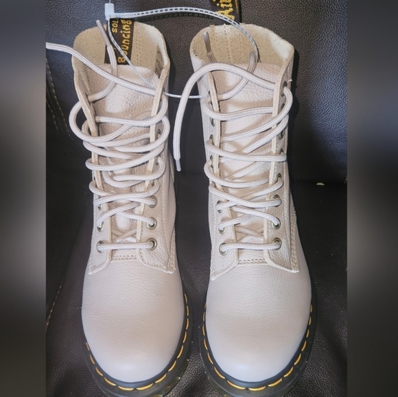 Dr. Martens 1460 Pascal Virginia Leather Lace Up Boots 'Vintage Taupe' size 6 - Picture 5 of 16